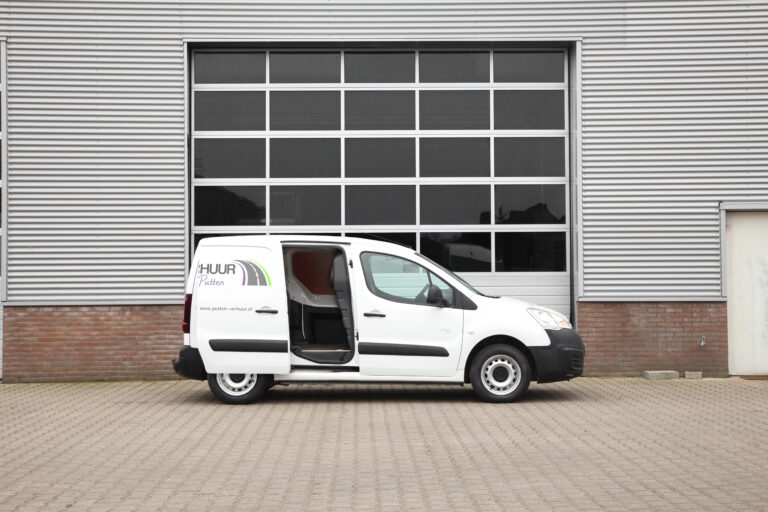 Bestelauto huren zijaanzicht open