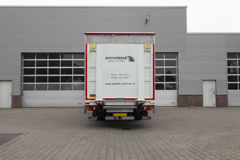 C1 vrachtwagen huren achteraanzicht