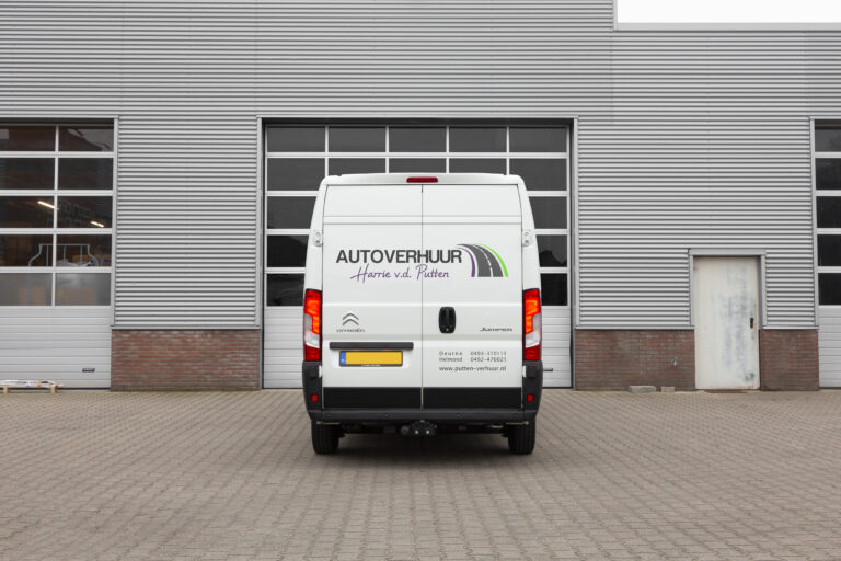 Citroën Jumper dubbele cabine 7 persoons bus huren achteraanzicht