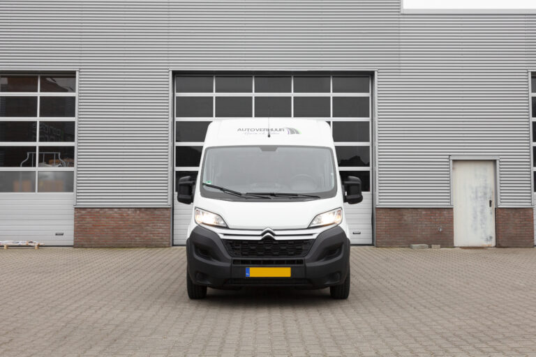 Citroën Jumper dubbele cabine 7 persoons bus huren vooraanzicht