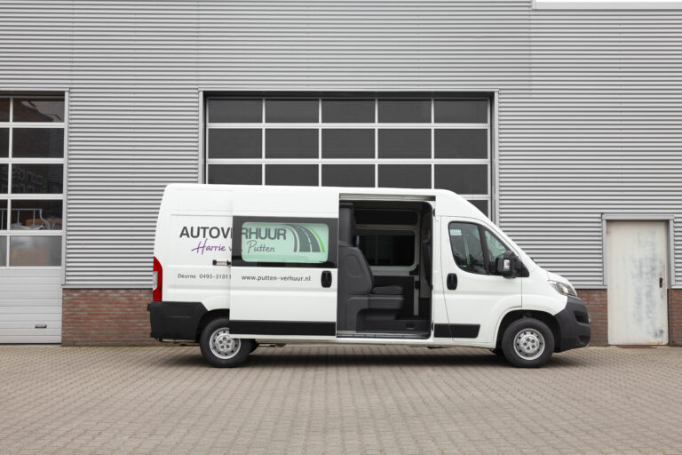 Citroën Jumper dubbele cabine 7 persoons bus huren zijaanzicht rechts open