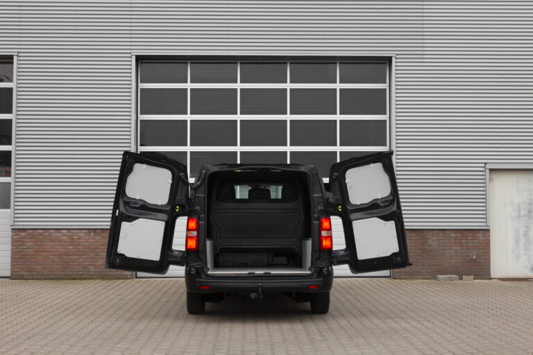 Citroën Jumpy dubbele cabine bus huren achteraanzicht open