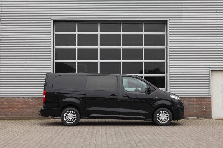 Citroën Jumpy dubbele cabine bus huren rechter aanzicht