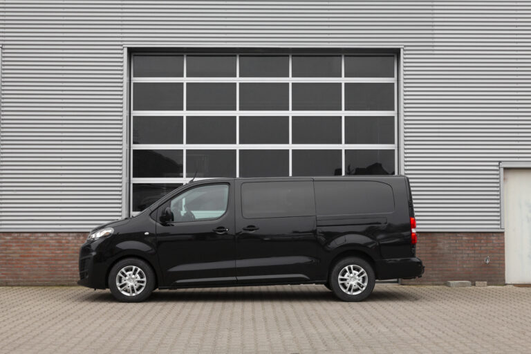 Citroën Jumpy dubbele cabine bus huren linker aanzicht