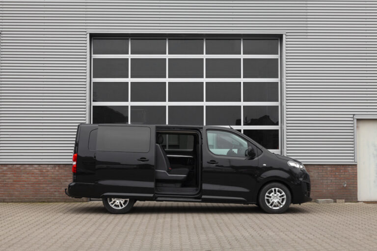 Citroën Jumpy dubbele cabine bus huren zijaanzicht open