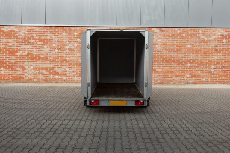 Gesloten aanhangwagen huren Deurne