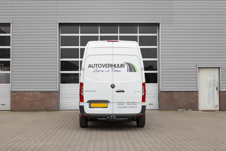 Mercedes sprinter huren bedrijfswagen achteraanzicht