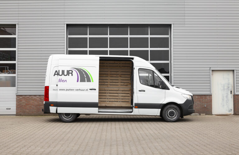 Mercedes sprinter huren bedrijfswagen zijaanzicht open