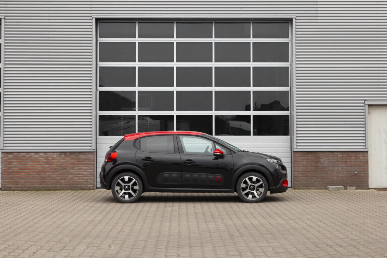 Middenklasse auto huren Citroen c3 zijaanzicht links