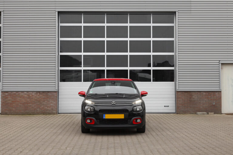 Middenklasse auto huren Citroen c3 vooraanzicht