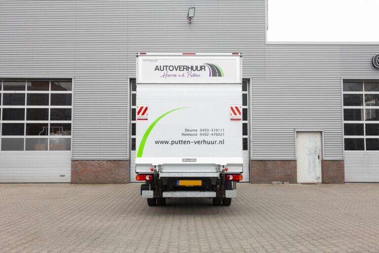 Verhuiswagen of bakwagen huren achteraanzicht laadlift