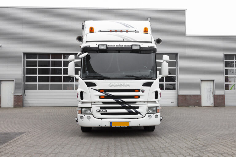 Vrachtwagen schuifzeil huren vooraanzicht