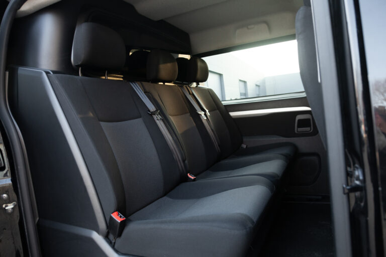 Zitgedeelte 6 persoons busje huren