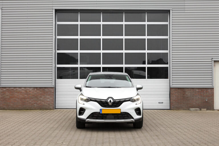 Ruime personenauto huren renault capture vooraanzicht